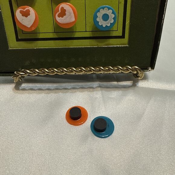 Magnetic Tic-Tac-Toe Game Vintage est 1970's Hearts & Flowers Retro Board Game - Picture 4 of 16
